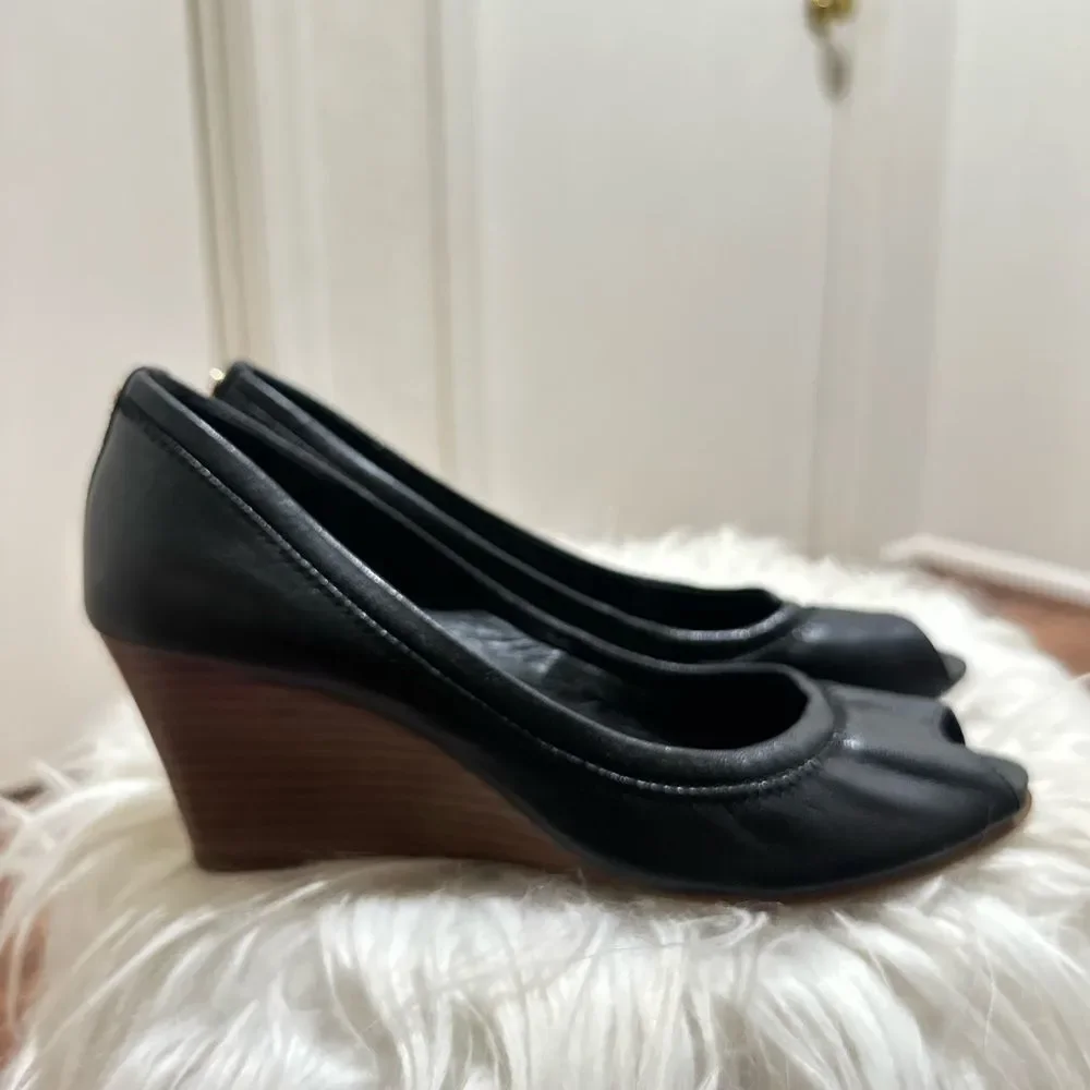 TORY BURCH Elegant Black Wedge Heels SIZE 8